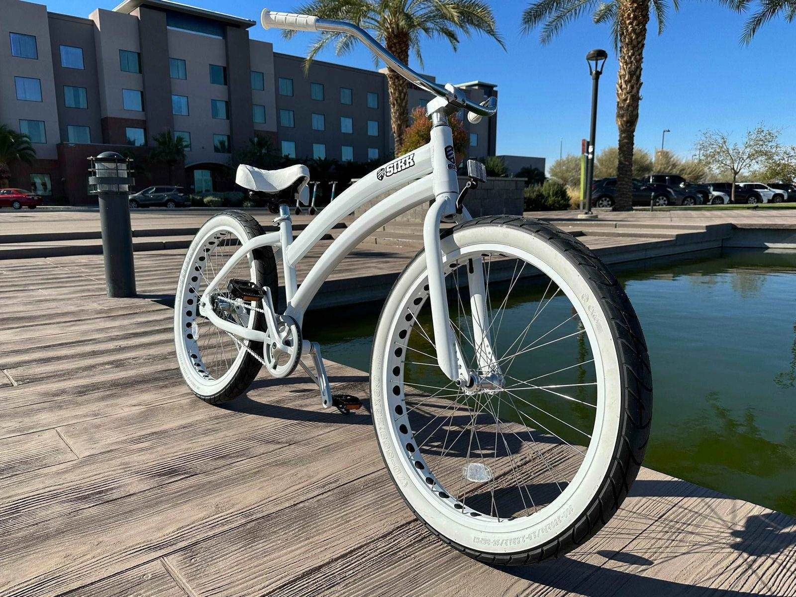 SIKK Wide Ride: Elegancia Blanca Urbana de Acero. Una Sola Velocidad, Ruedas Blancas. Paseo Inolvidable.
